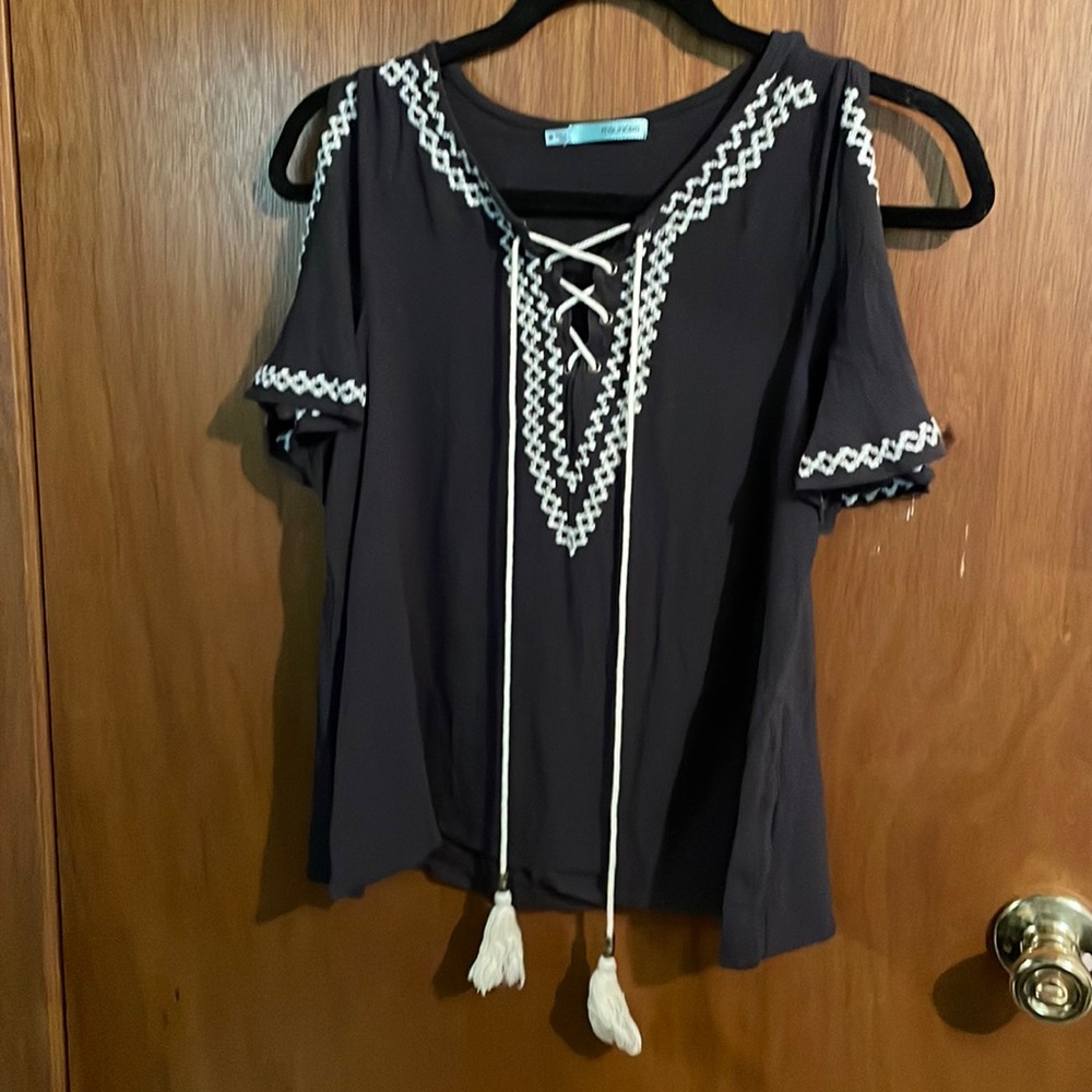 Woman’s medium top